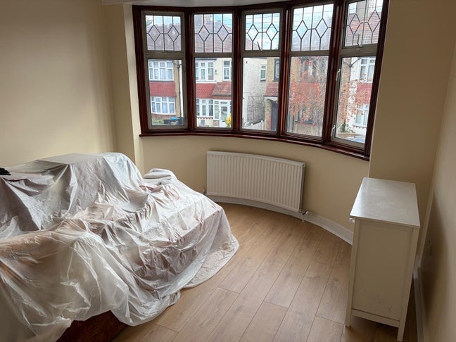 Spacious Furnished 3 Bed House with Private Garden Main Photo