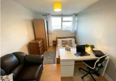 5 Bedroom Stylish Apartment Close to Tube Station Main Photo