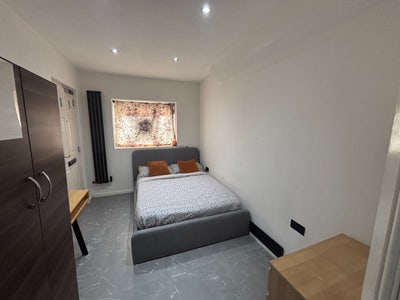 Ensuite studio in harrow Wealdstone  Main Photo