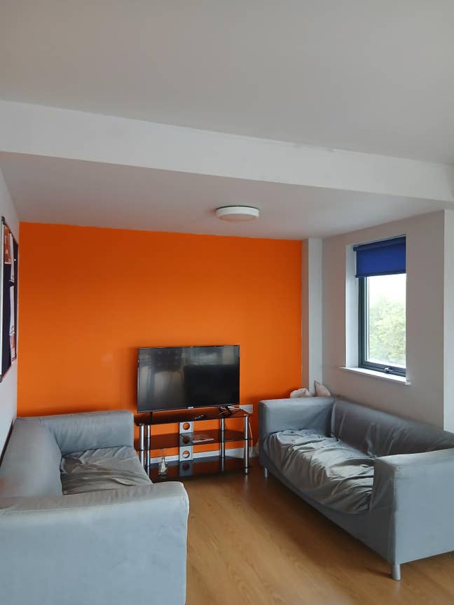 Single Ensuite Room Available for Tenancy Takeover Main Photo