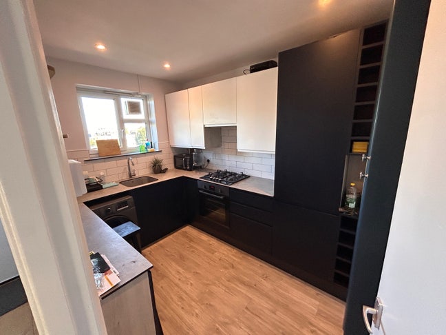 Newly Furnished Double & Single rooms in Putney Main Photo