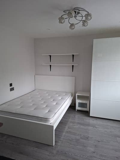 Bright & Morden Big Room in Wembley Main Photo