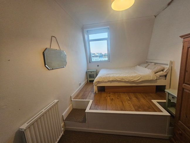 Top Floor flat, Sea Views, Warrior Square  Main Photo