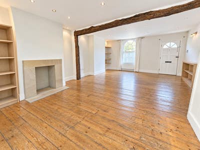 Beautiful 2 bed in Whetstone Main Photo