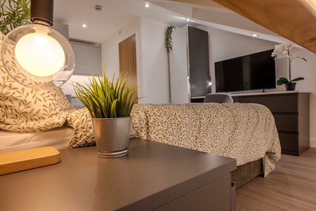 New premium large studio room in Stockport Main Photo