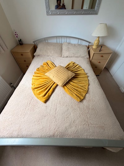 Lovely double room  available fully furnished .  Main Photo