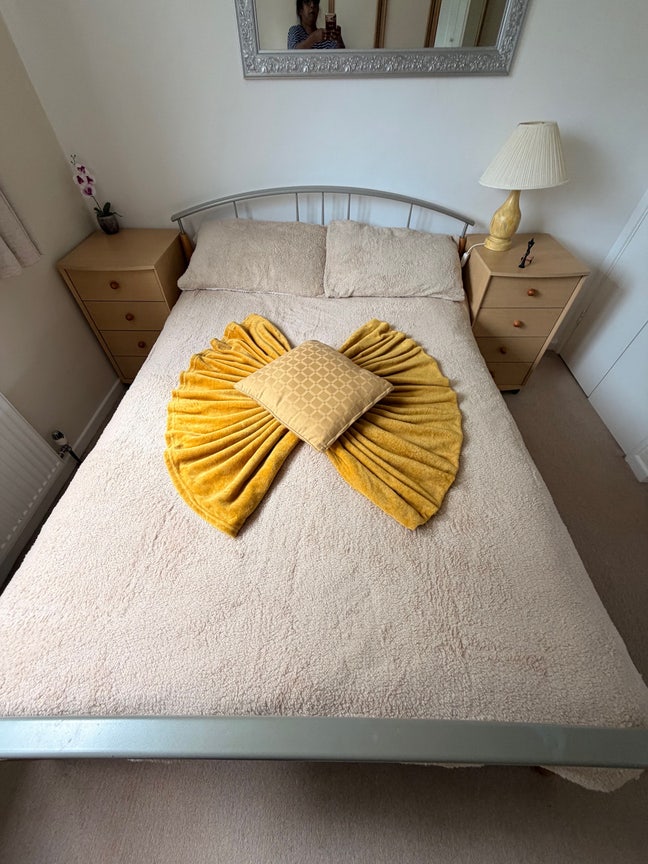Lovely double room  available fully furnished .  Main Photo