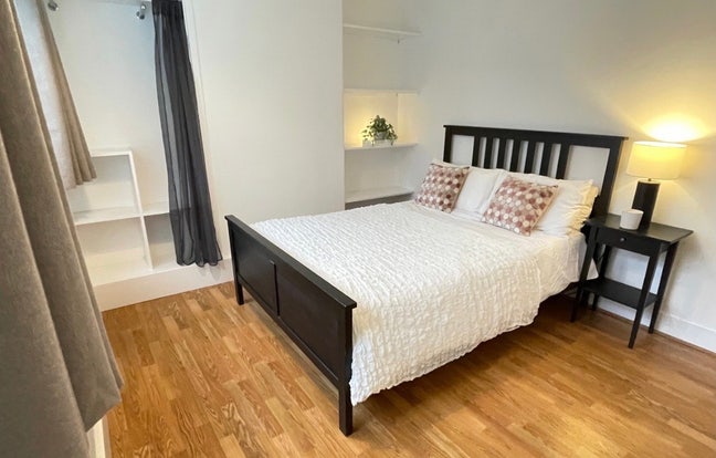 Room Available in M15 Main Photo