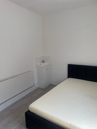 Double Room to Rent Main Photo