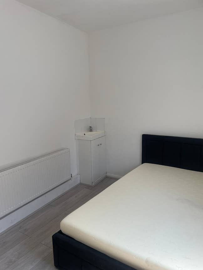 Double Room to Rent Main Photo