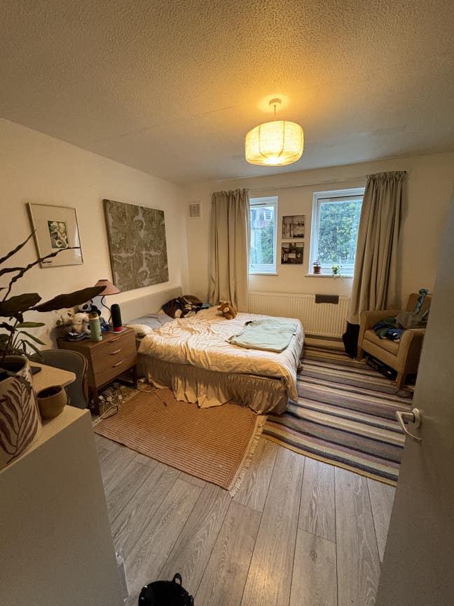 Double room in a bright, spacious house Main Photo