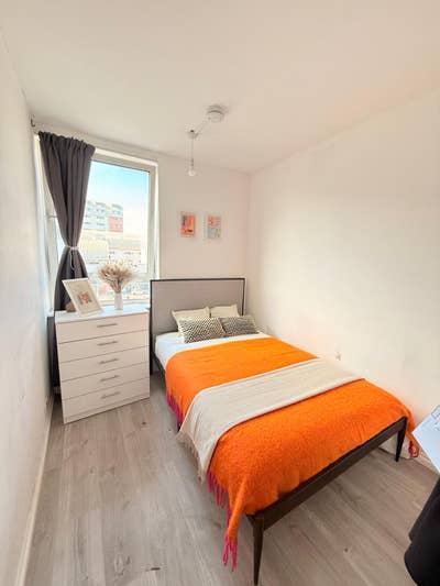 📍 Double Room | Crossharbour DLR Main Photo