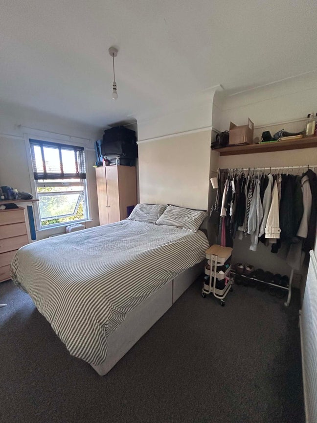 Large Furnished Double Room - Couples Welcome Main Photo