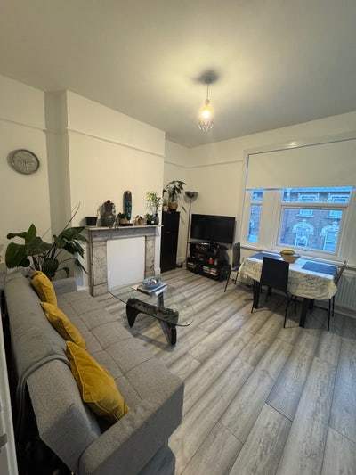 Double Room, 1 Min to Walthamstow Central Main Photo