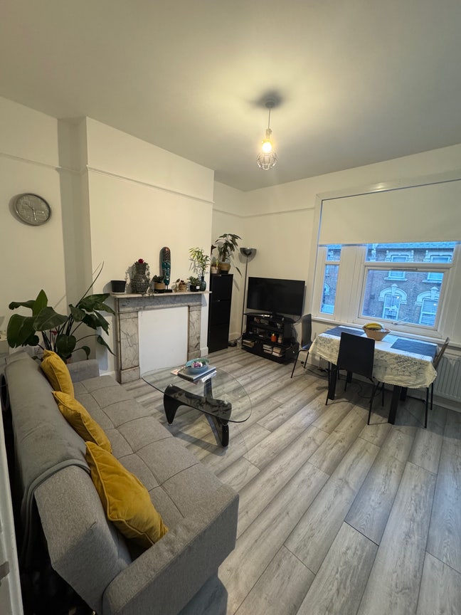 Double Room, 1 Min to Walthamstow Central Main Photo