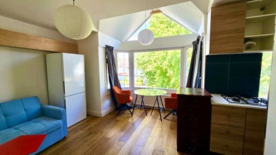 Beautiful loft studio flat 5min to tube station Main Photo