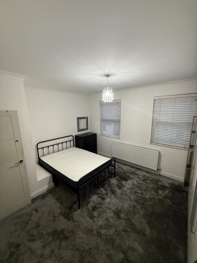 Bright Double room located in Leytonstone - E11 🏡 Main Photo