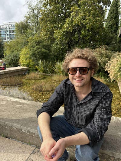 Professional Male seeks a double room Main Photo