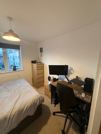 En-suite in Gated Modern Development Main Photo