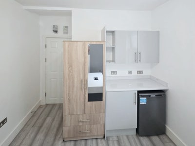 Room - Camberwell Church Street Main Photo