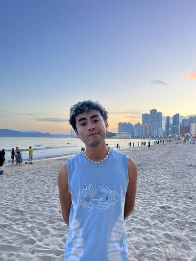 23M looking for room / buddy-up for a cosy flat!  Main Photo