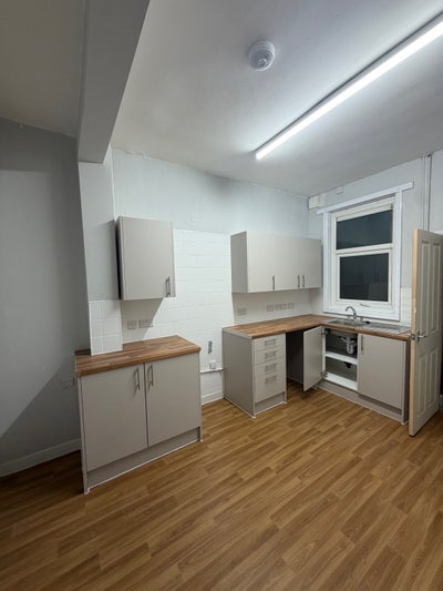 2bed Available as seen decorate to your own taste  Main Photo