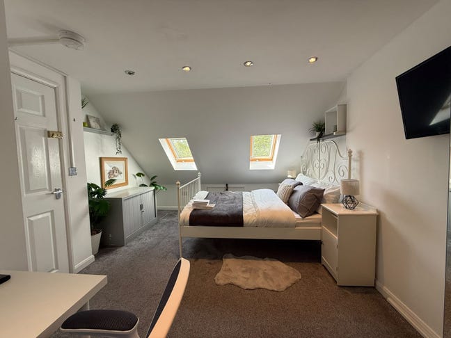 🏡 Premium Rooms from &pound;745 | Bills Included Main Photo