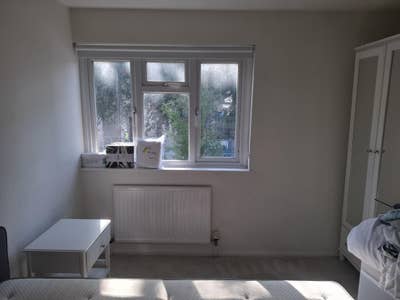 Large double room, own bathroom, very cute cat Main Photo