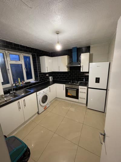 Bright Double Room Near Station (QMUL) Main Photo
