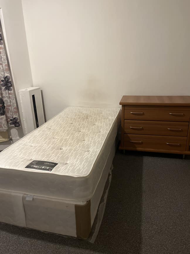 Large Double Room Main Photo