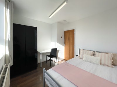 Nice Double Room in Kentish Town  Main Photo