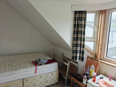 3 Large Double Rooms in Friendly All-Female House  Main Photo