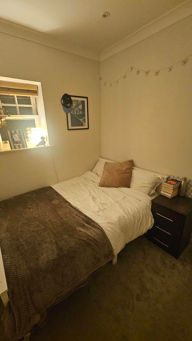 Cosy double room available in girly apartment ✨️ Main Photo