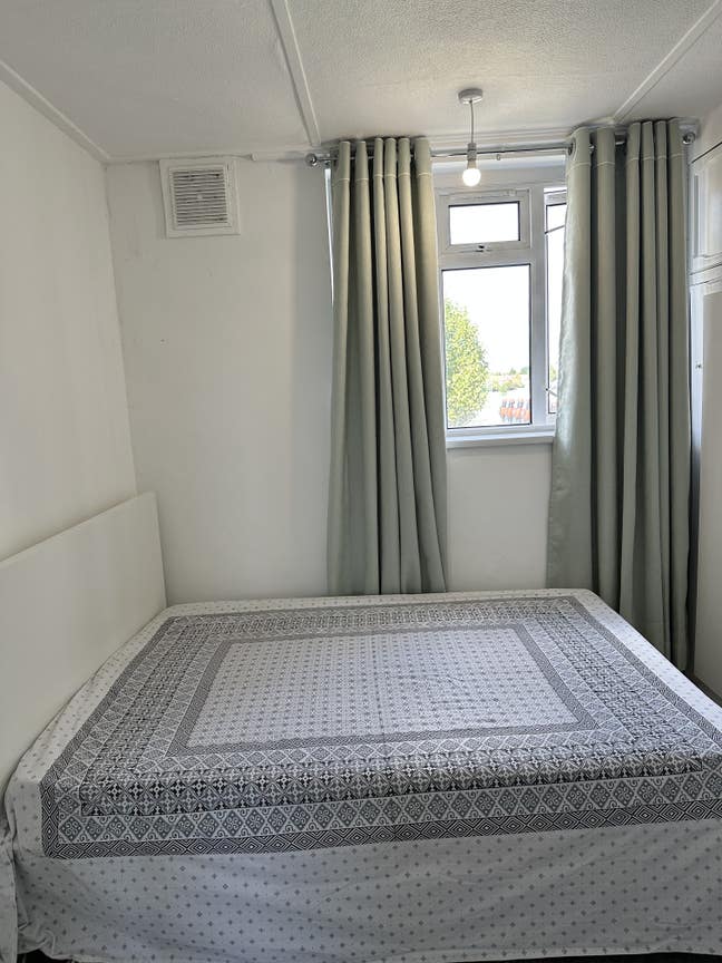 Furnished double room near barking station  Main Photo