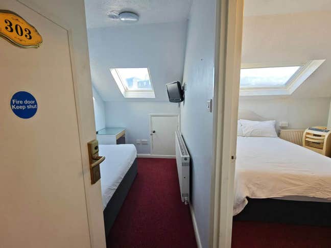Furnished Double Room with ensuite bathroom  Main Photo