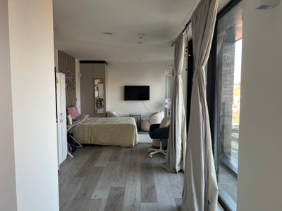 Premium & Sunlit Studio at Dandi Harrow Main Photo