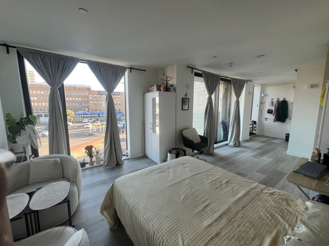 Premium & Sunlit Studio at Dandi Harrow Main Photo