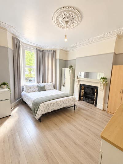Large Double Room Seven Sisters |0 Deposit|Couples Main Photo