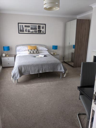 Double and Single Room  4 Sharers - Great Location Main Photo