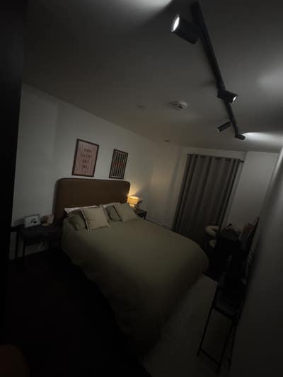 Modern En-suite Double Bedroom  Main Photo