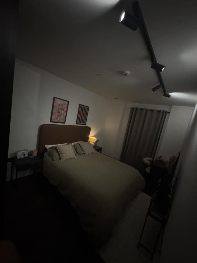 Modern En-suite Double Bedroom  Main Photo