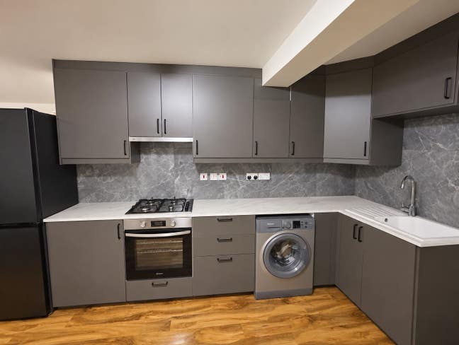 Newly Renovated Double Room - All Bills Included Main Photo