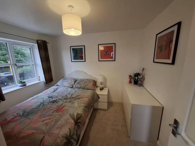 Furnished Double Room in Friendly Salford Home Main Photo