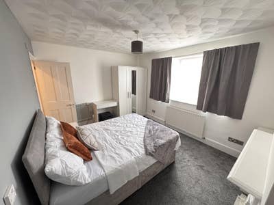 Double En-suite | Bills Included | &pound;300 Deposit Main Photo