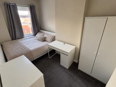 Double Room in Wrexham Town Centre Main Photo