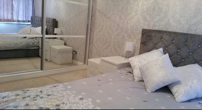 Double Room in Modern Flat with free parking  Main Photo