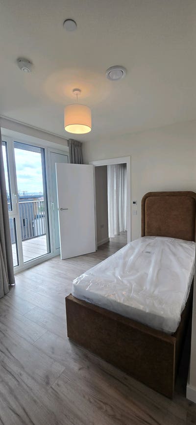 New Fully Furnished Apartment  Ilford City Centre Main Photo
