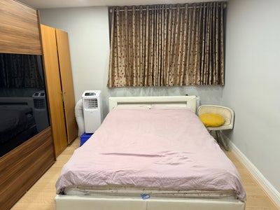 King size room with large wardrobe Main Photo