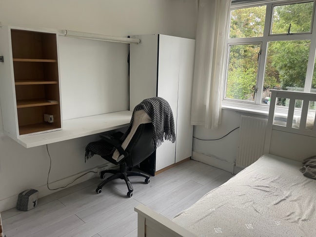 Double Room in a family home (Must Love Dogs) Main Photo