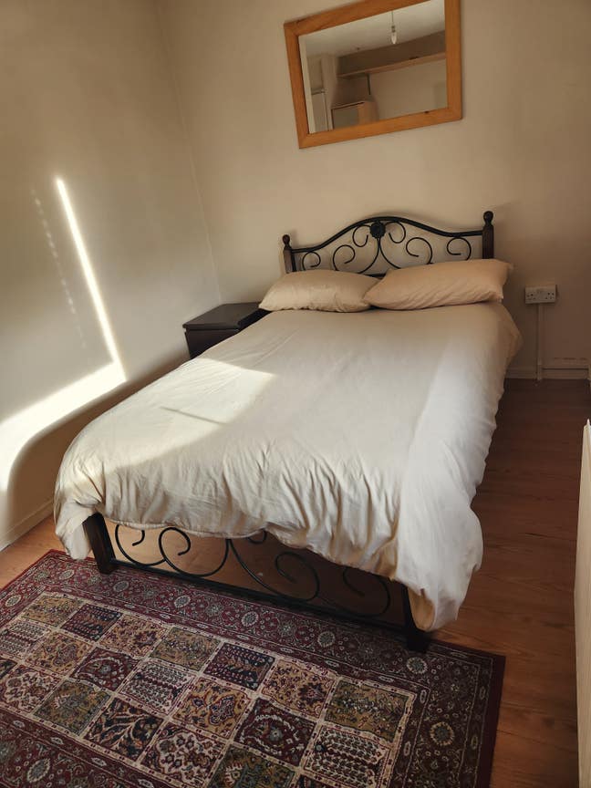 Double Room in a Clean Quiet House Main Photo